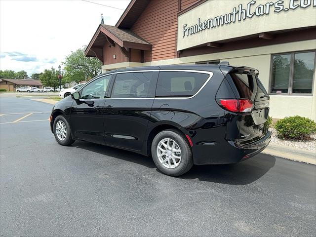 2027 Chrysler Pacifica LX