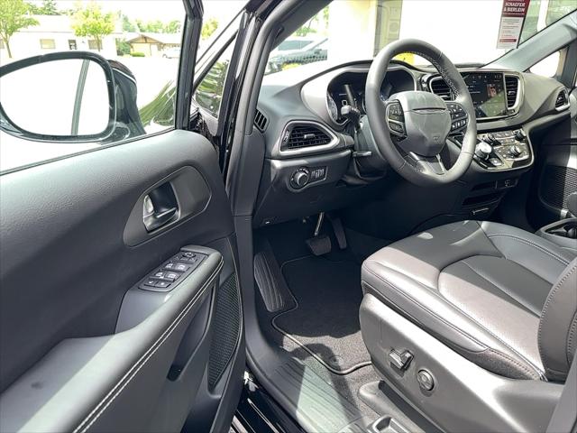 2027 Chrysler Pacifica LX