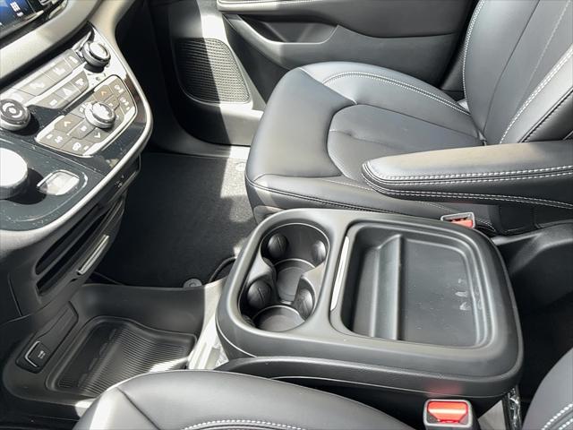 2027 Chrysler Pacifica LX