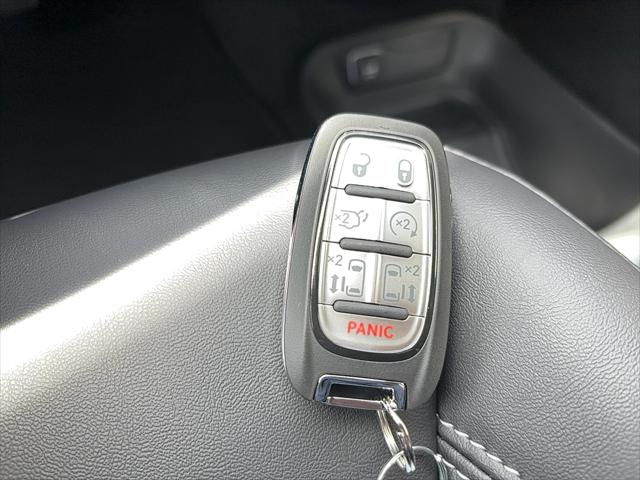 2027 Chrysler Pacifica LX