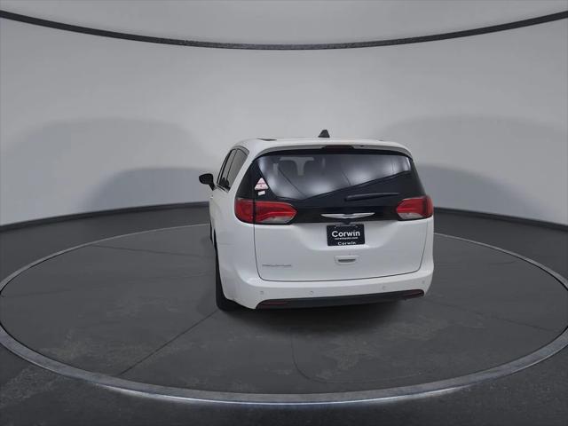 2027 Chrysler Pacifica LX