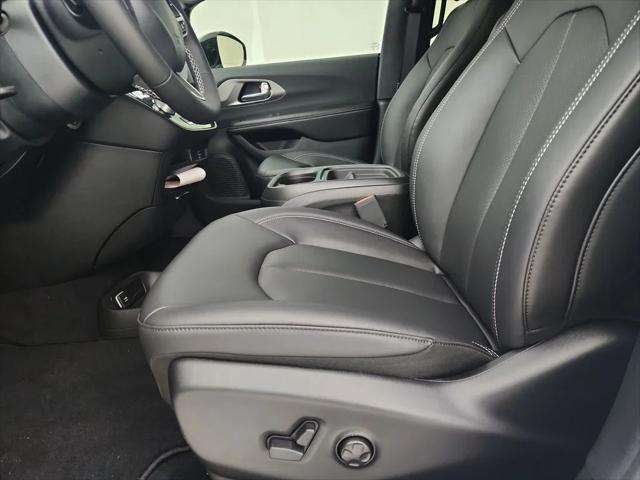 2027 Chrysler Pacifica LX