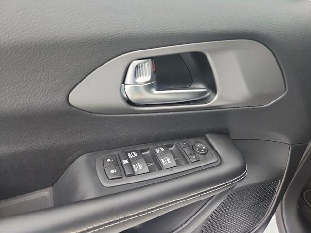 2027 Chrysler Pacifica LX