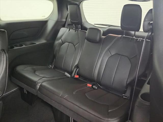 2027 Chrysler Pacifica LX