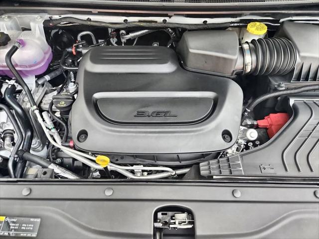 2027 Chrysler Pacifica LX