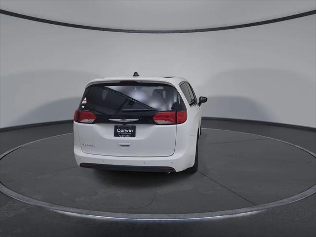 2027 Chrysler Pacifica LX