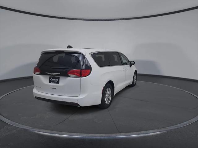 2027 Chrysler Pacifica LX