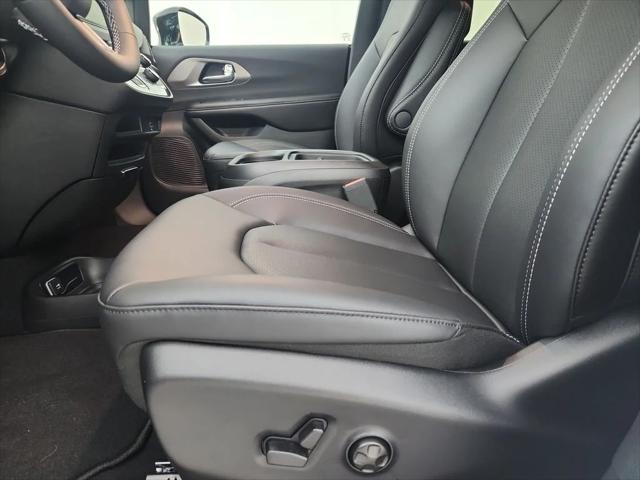 2027 Chrysler Pacifica LX