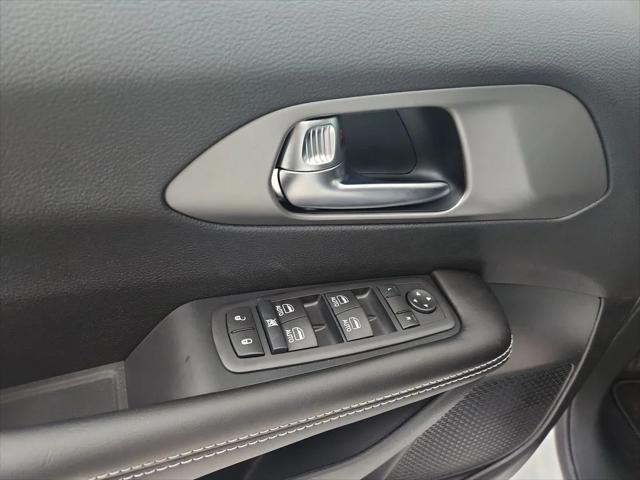 2027 Chrysler Pacifica LX