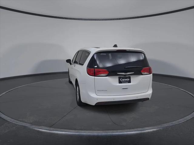 2027 Chrysler Pacifica LX