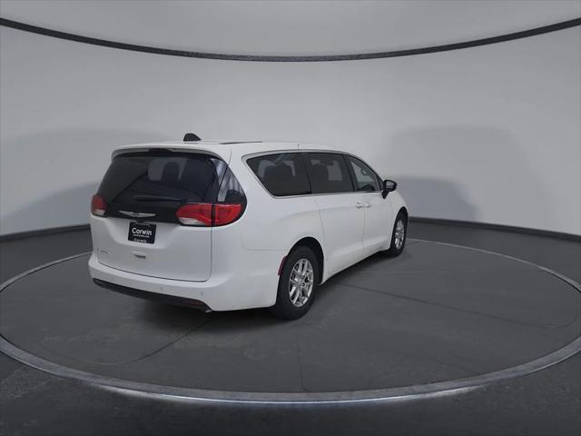 2027 Chrysler Pacifica LX