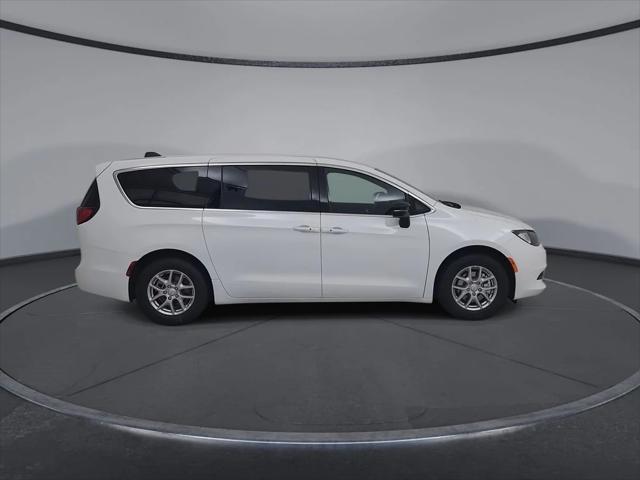 2027 Chrysler Pacifica LX