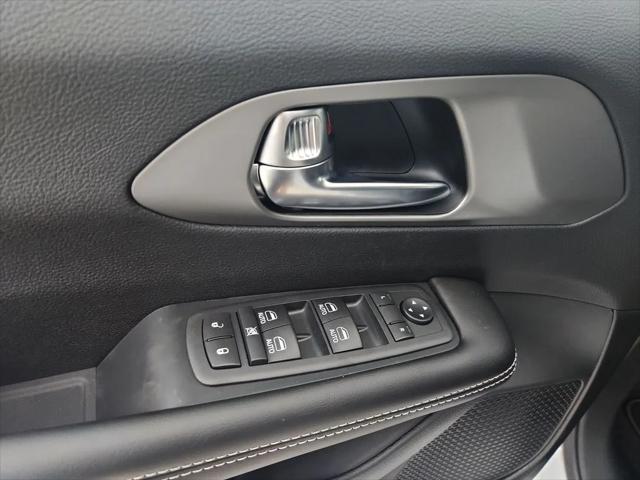 2027 Chrysler Pacifica LX