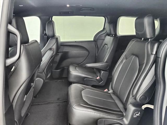 2027 Chrysler Pacifica LX