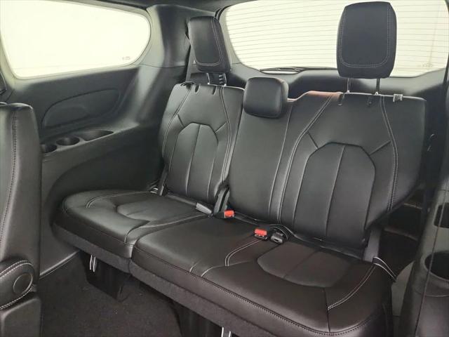 2027 Chrysler Pacifica LX
