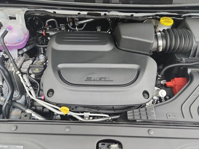 2027 Chrysler Pacifica LX