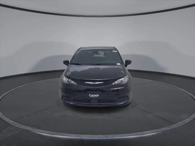 2027 Chrysler Pacifica LX