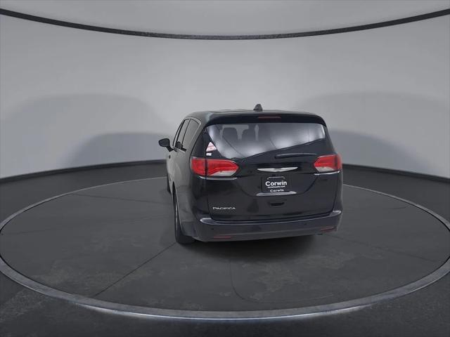 2027 Chrysler Pacifica LX