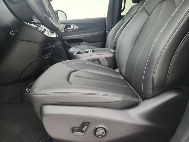 2027 Chrysler Pacifica LX