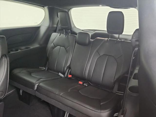 2027 Chrysler Pacifica LX