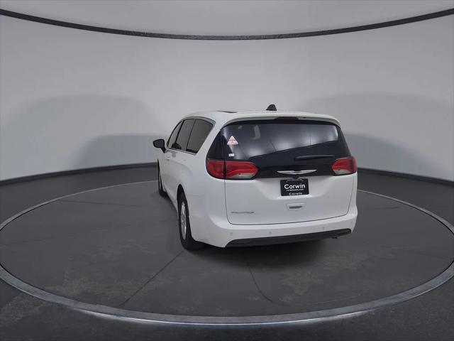 2027 Chrysler Pacifica LX