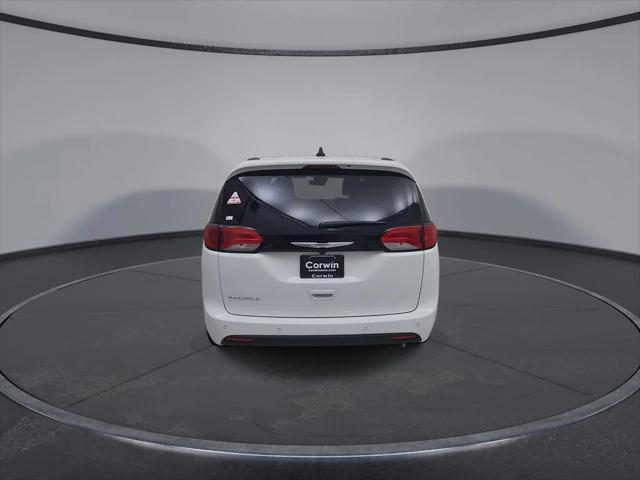 2027 Chrysler Pacifica LX