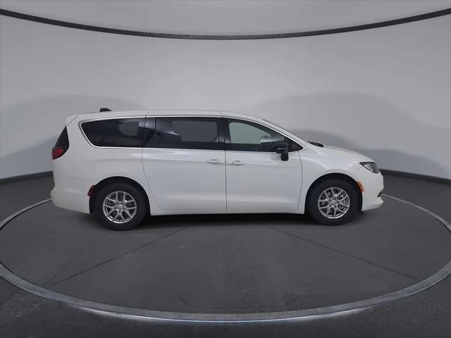 2027 Chrysler Pacifica LX