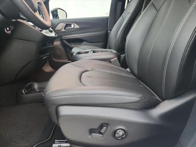 2027 Chrysler Pacifica LX