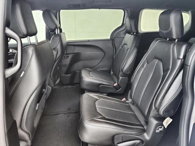 2027 Chrysler Pacifica LX