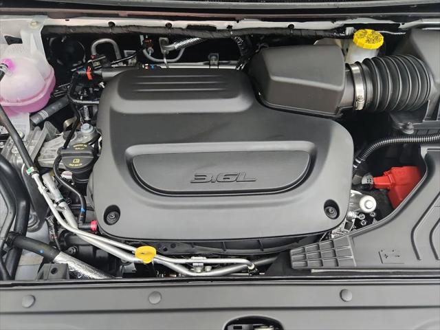 2027 Chrysler Pacifica LX