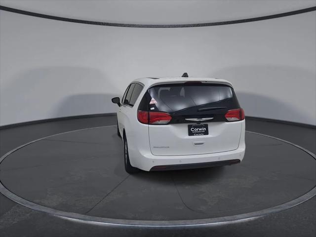 2027 Chrysler Pacifica LX