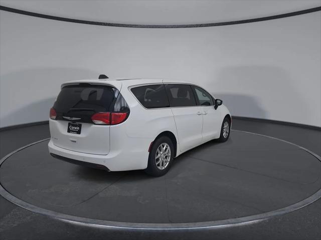 2027 Chrysler Pacifica LX