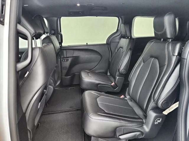 2027 Chrysler Pacifica LX