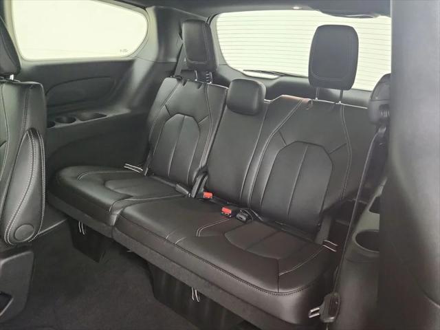 2027 Chrysler Pacifica LX