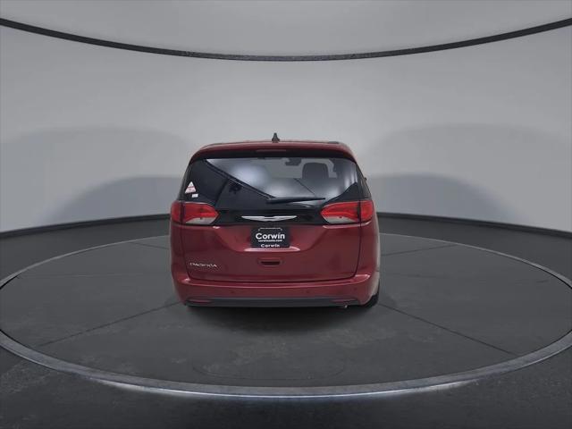 2027 Chrysler Pacifica LX