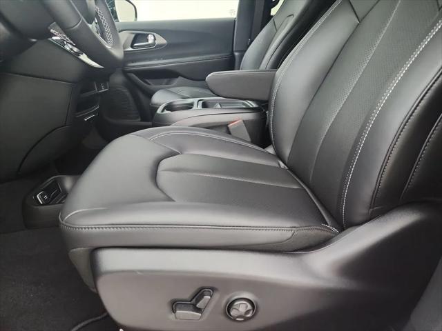 2027 Chrysler Pacifica LX