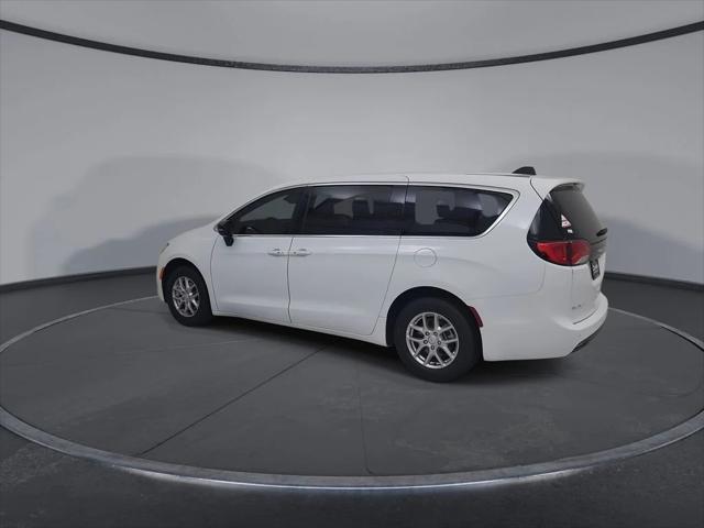 2027 Chrysler Pacifica LX
