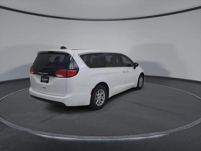 2027 Chrysler Pacifica LX