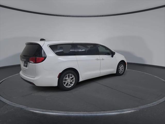 2027 Chrysler Pacifica LX