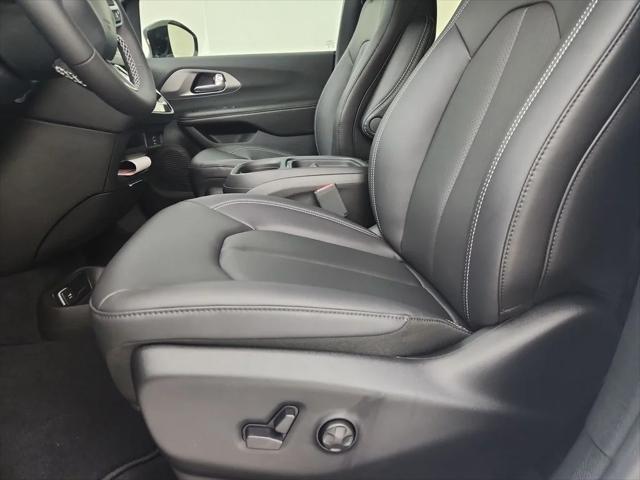 2027 Chrysler Pacifica LX