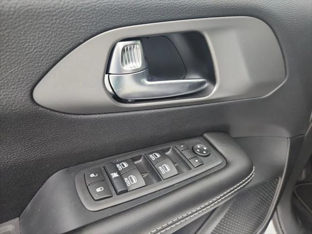 2027 Chrysler Pacifica LX