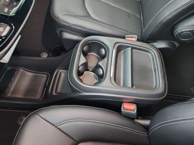 2027 Chrysler Pacifica LX