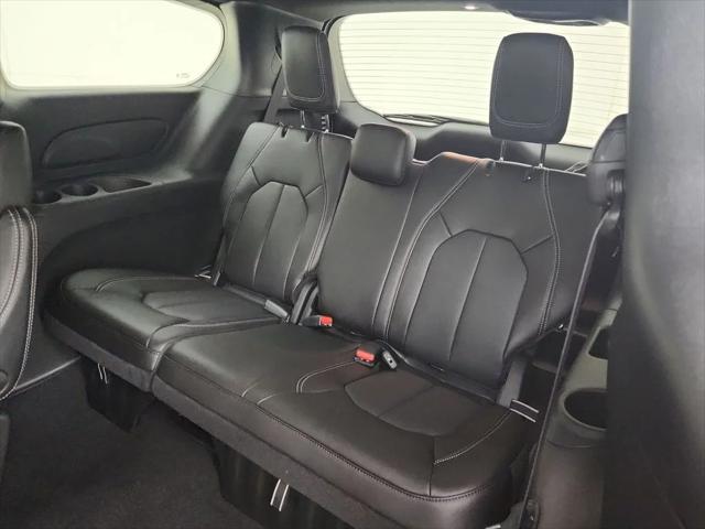 2027 Chrysler Pacifica LX