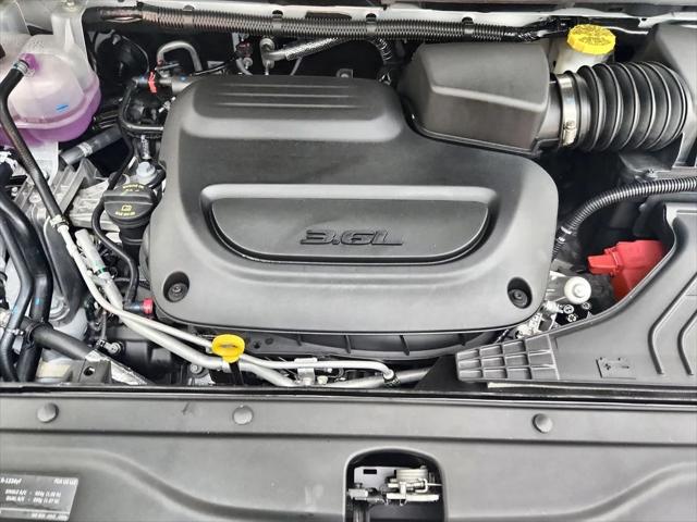 2027 Chrysler Pacifica LX