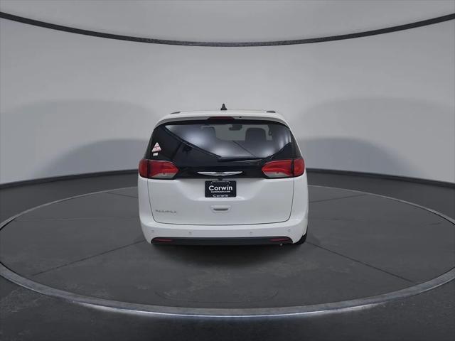 2027 Chrysler Pacifica LX