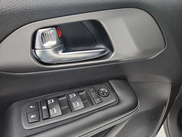 2027 Chrysler Pacifica LX