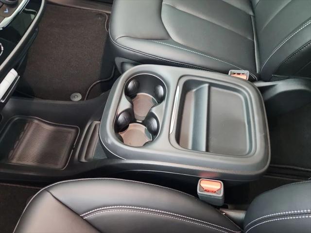 2027 Chrysler Pacifica LX