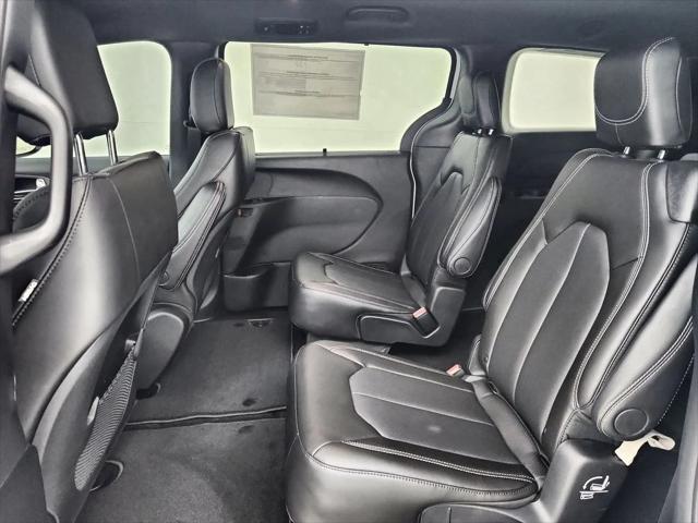 2027 Chrysler Pacifica LX