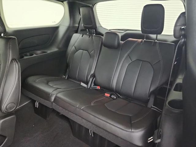 2027 Chrysler Pacifica LX