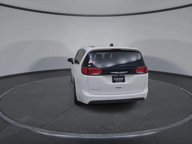 2027 Chrysler Pacifica LX